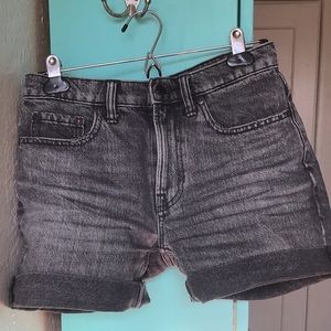 EVERLANE black denim shorts 🖤